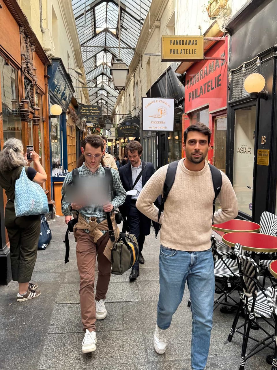 Une deuxième équipe de team-building en action dans les passages couverts
