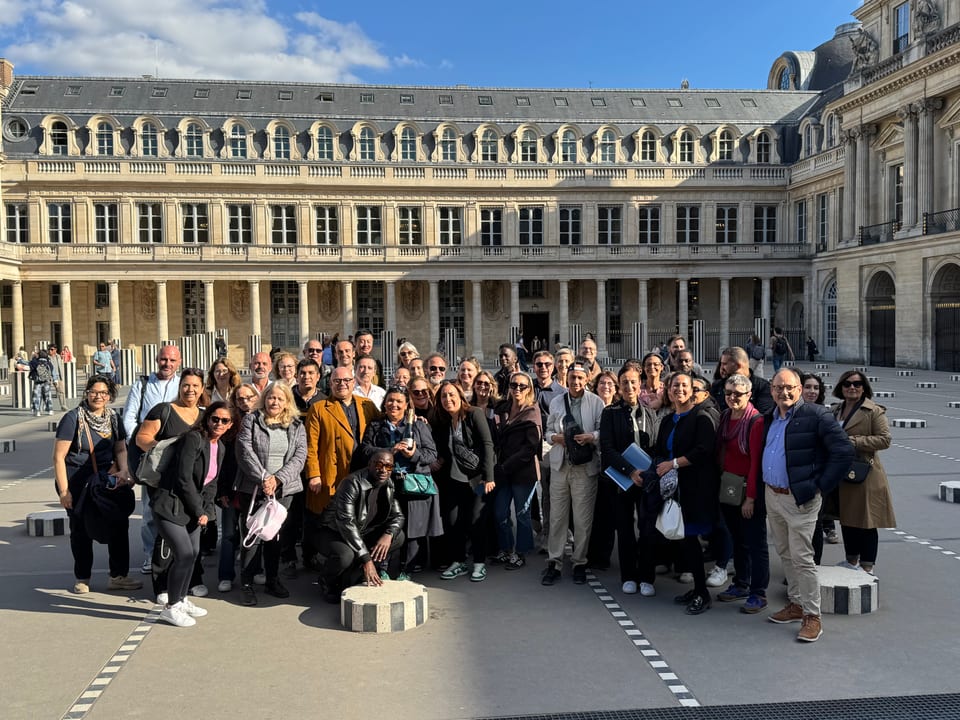 Le groupe de team-building réuni pour la photo souvenir à la fin de l'aventure
